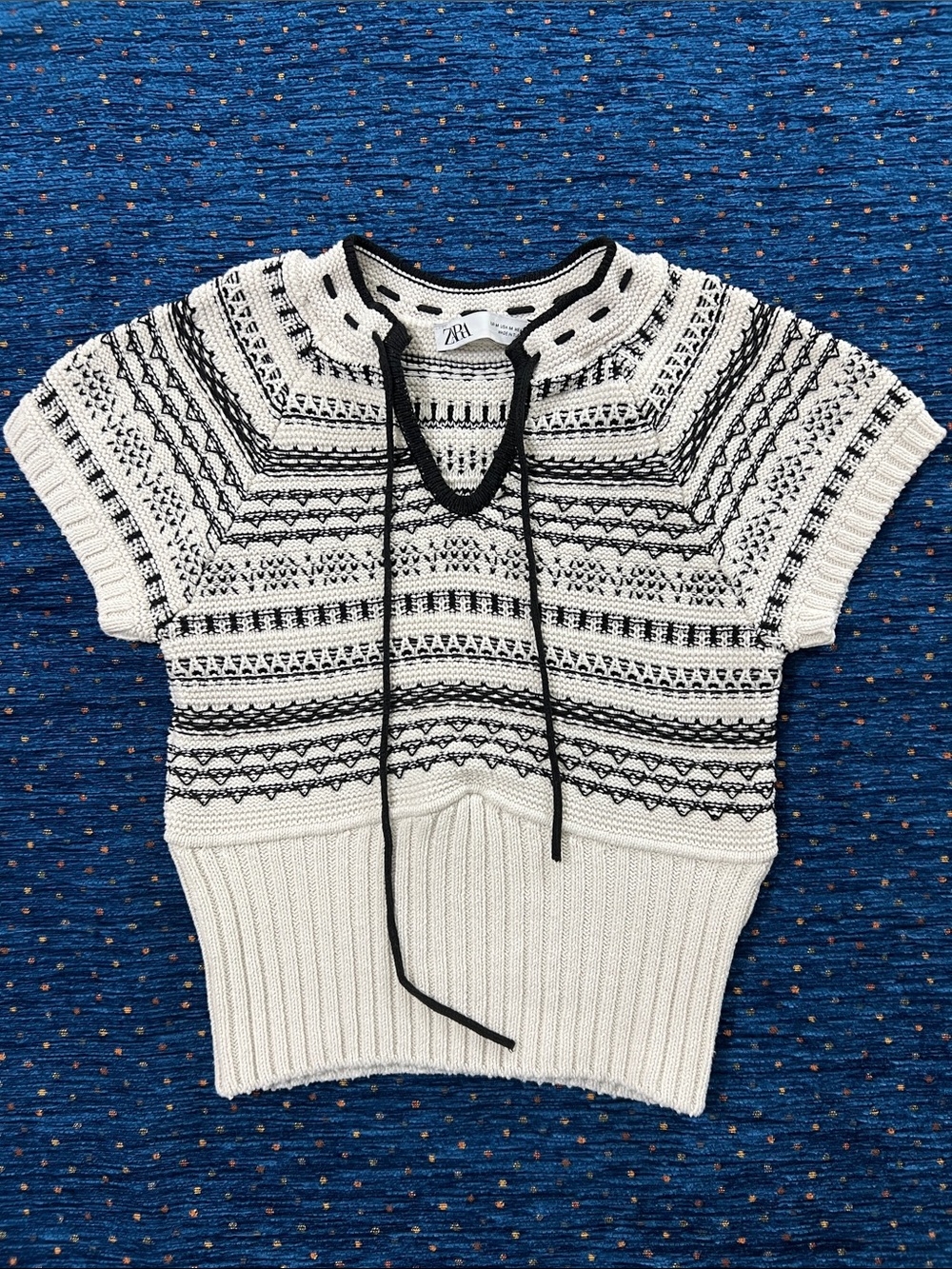 Zara Cream and Black Short-Sleeve Knit Pullover with Drawstring V-Neck